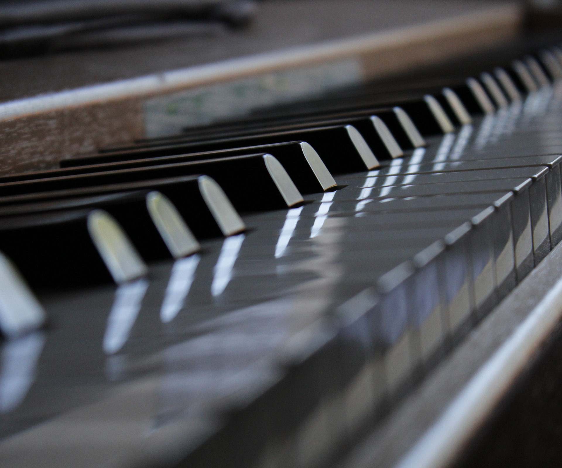 Hintergrundbild: Klaviatur meines Roland-F95 Pianos